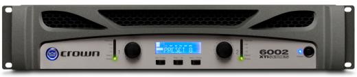 Serie XTi, 2 canales, 2100W continuo / canal a 4 ohms, con HiQnet Band Manager, limitadores Peak Plus, ajuste de filtros del sistema